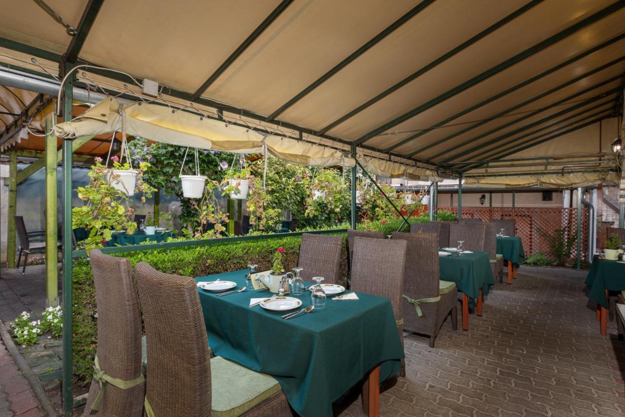 Illes Hotel Szeged Exterior foto