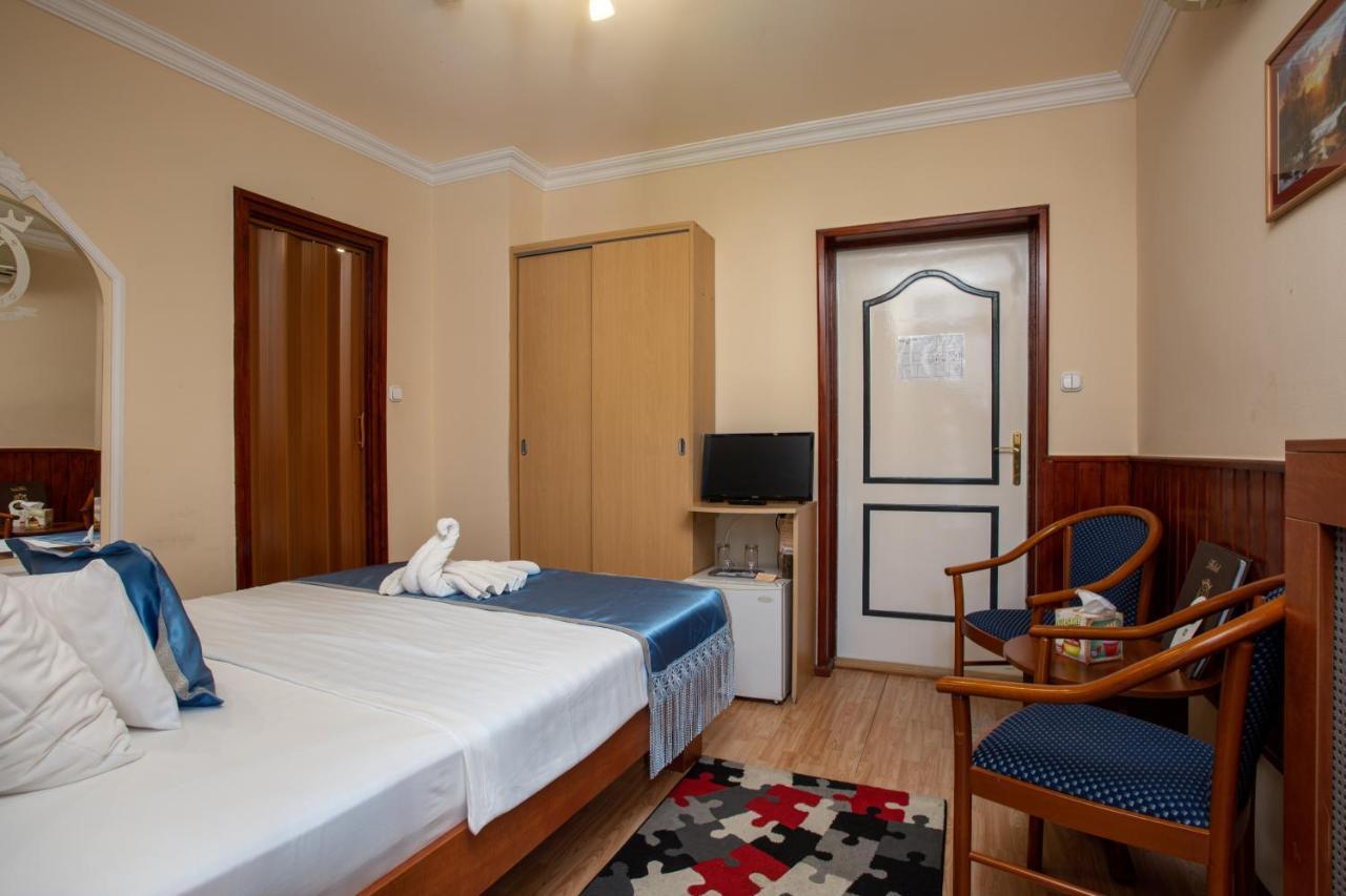 Illes Hotel Szeged Exterior foto