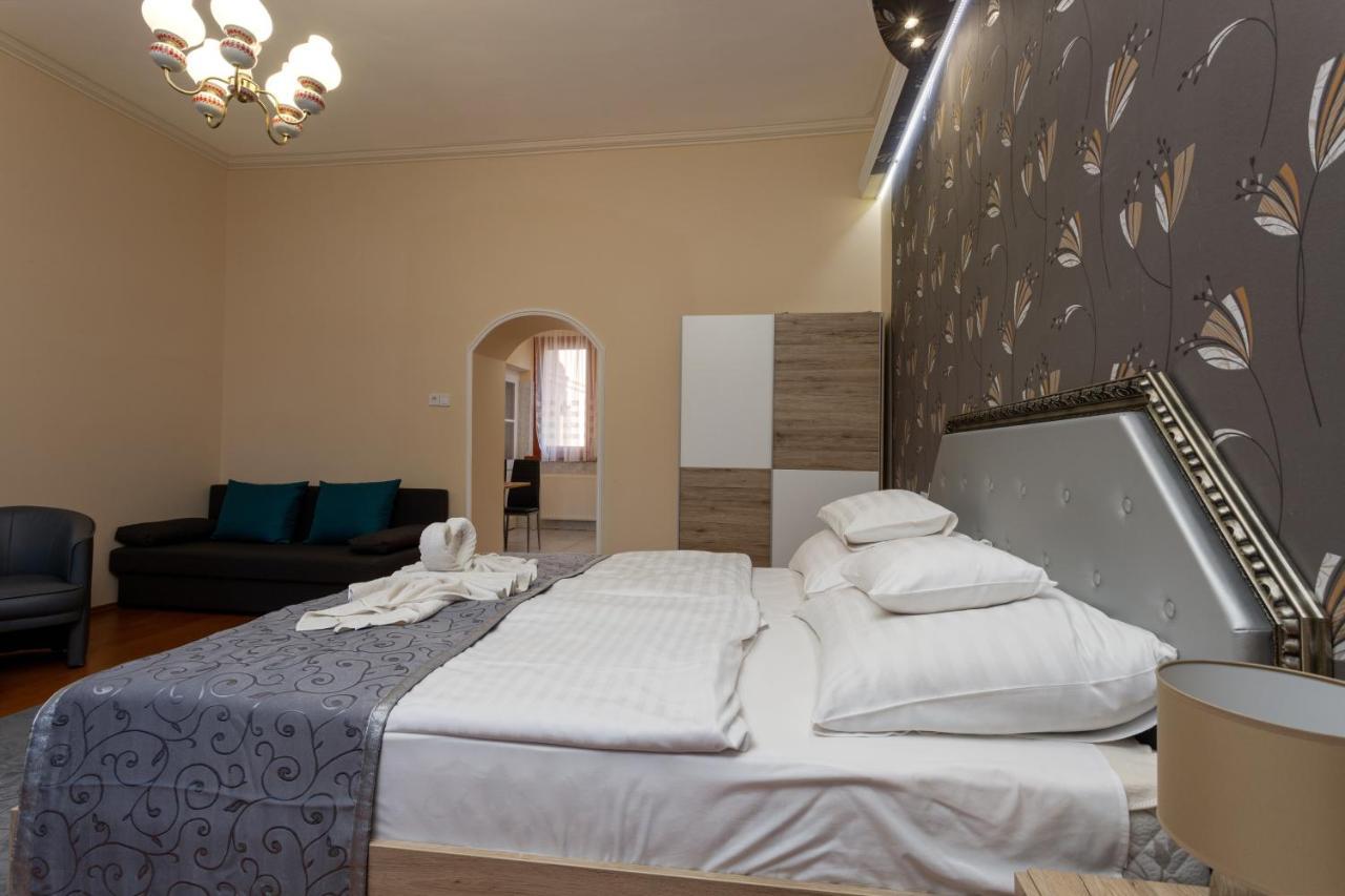 Illes Hotel Szeged Exterior foto