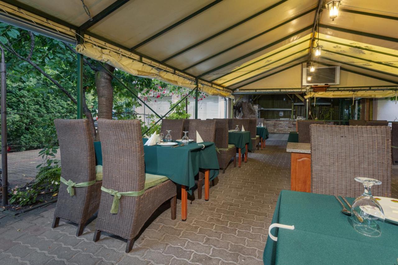 Illes Hotel Szeged Exterior foto