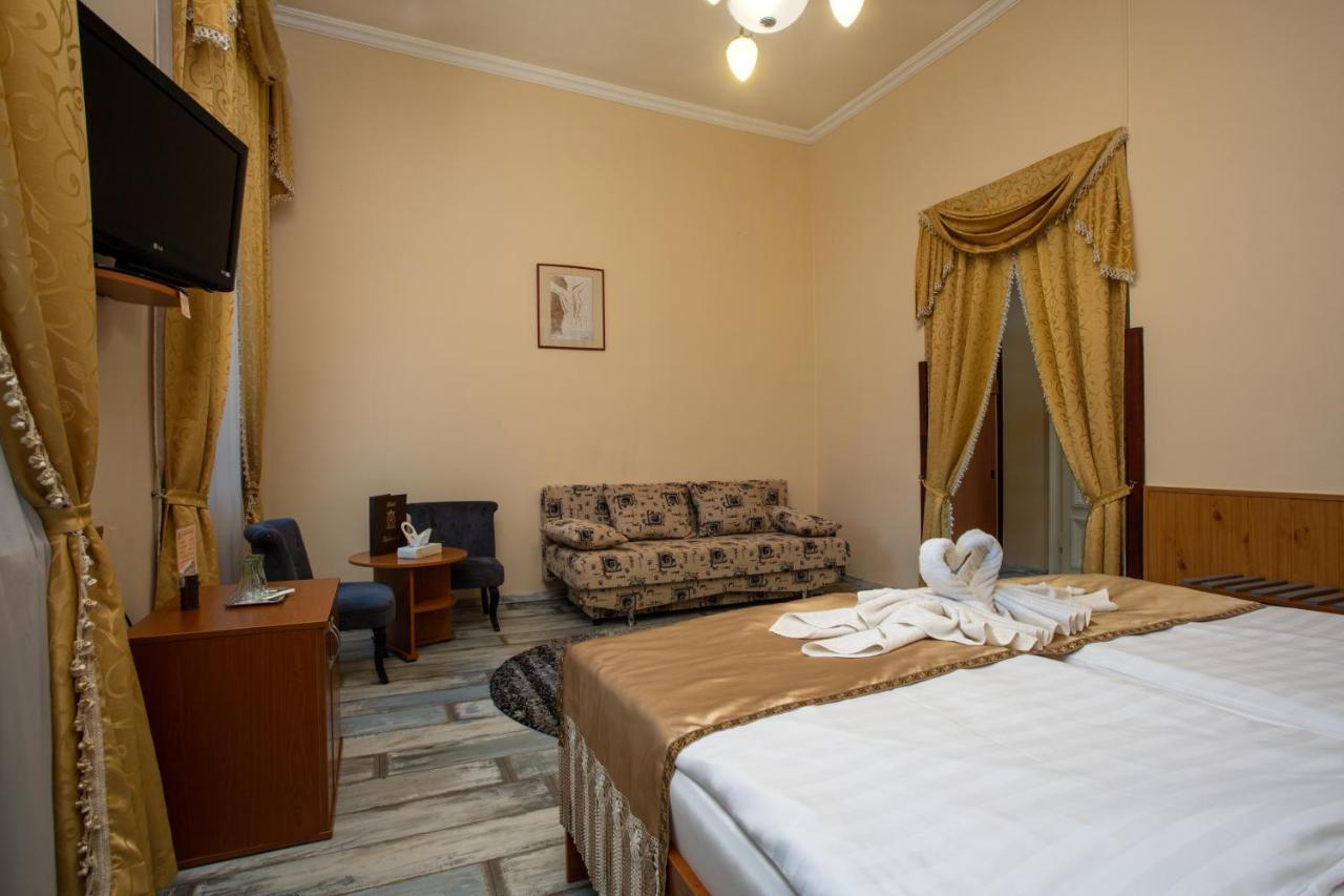 Illes Hotel Szeged Exterior foto