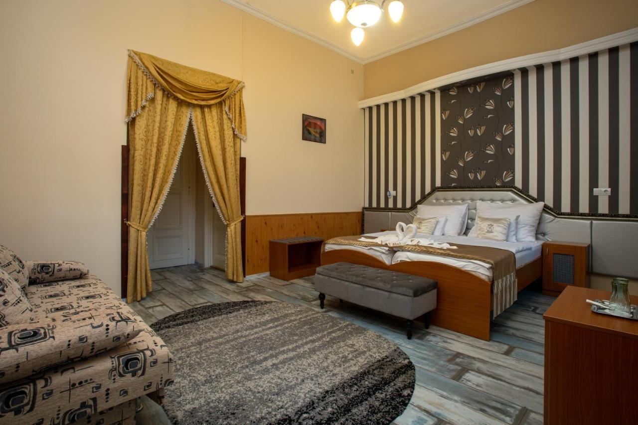 Illes Hotel Szeged Exterior foto