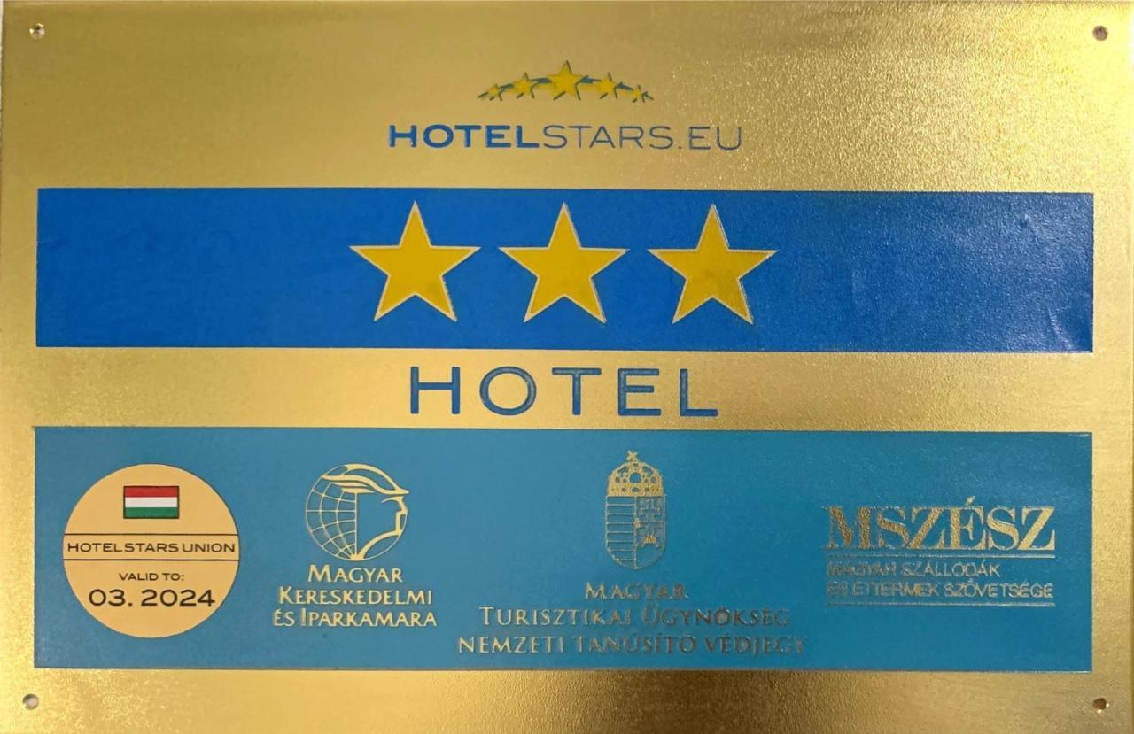 Illes Hotel Szeged Exterior foto