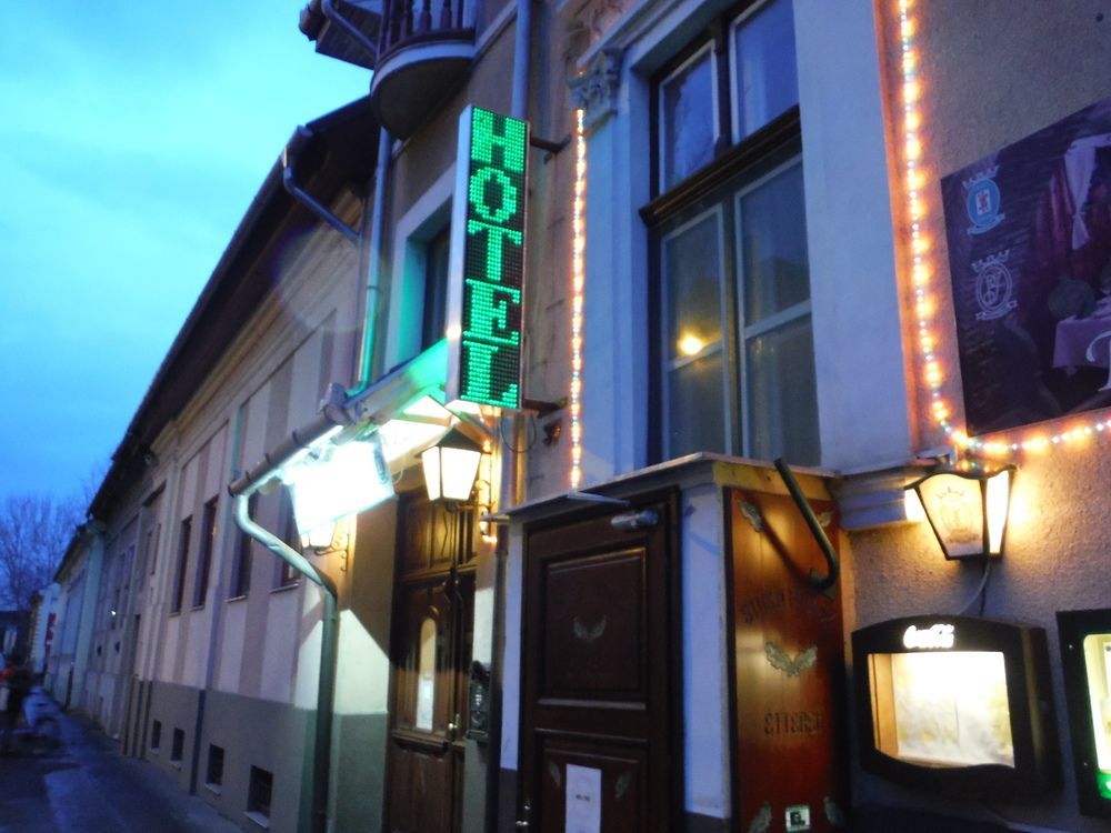 Illes Hotel Szeged Exterior foto
